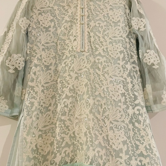 Brand New Sheqe Pakistani Outfit - Picture 6 of 8